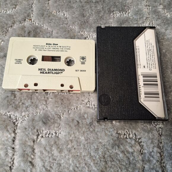 VINTAGE Neil Diamond Heartlight Cassette Tape MUSIC Columbia 1982 TESTED/PLAYS - Picture 3 of 3